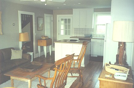 kitchen2.jpg (31970 bytes)